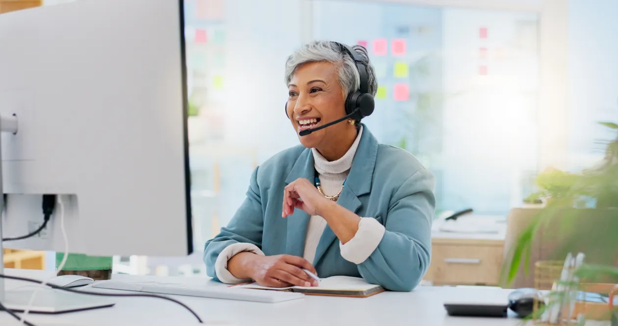A support agent on a headset working alongside the Helixcall AI on the same call